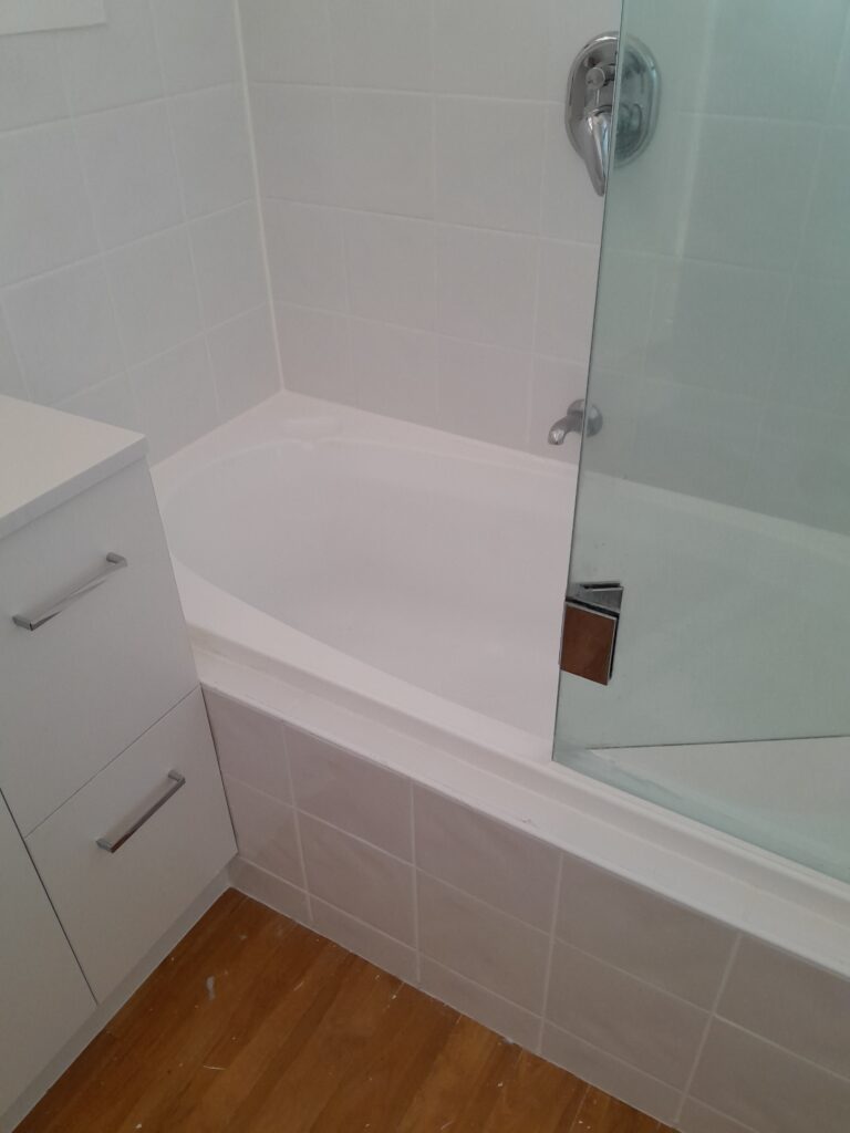 bathroom re-seal and re-grout